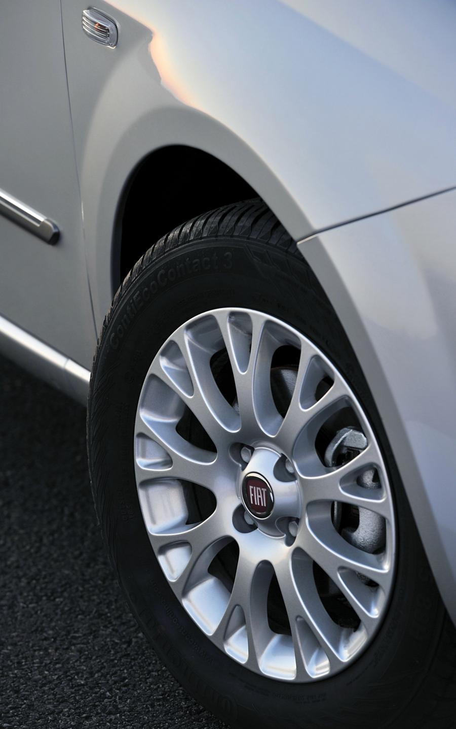  Fiat Punto Evo 2010 года  (фото 21 из 70)